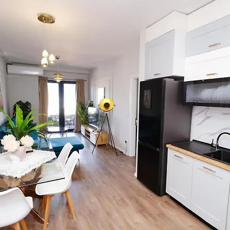 Luxury Garden Building 21st Floor * Tiran